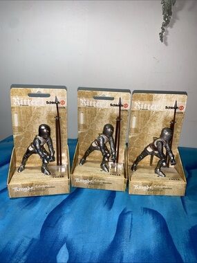 Schleich Knights - Set of 3 - Pikeman